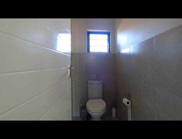 4 BEDROOM HOUSE FOR SALE IN ROOIHUISKRAAL